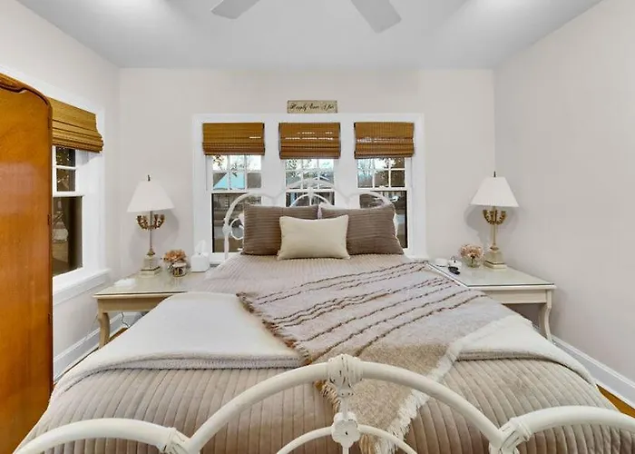 Holiday home In-ground Pool, Hot Tub, Fire Pit, Massage Room! Tulsa
