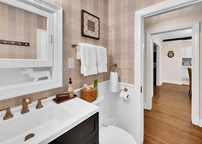 In-ground Pool, Hot Tub, Fire Pit, Massage Room!