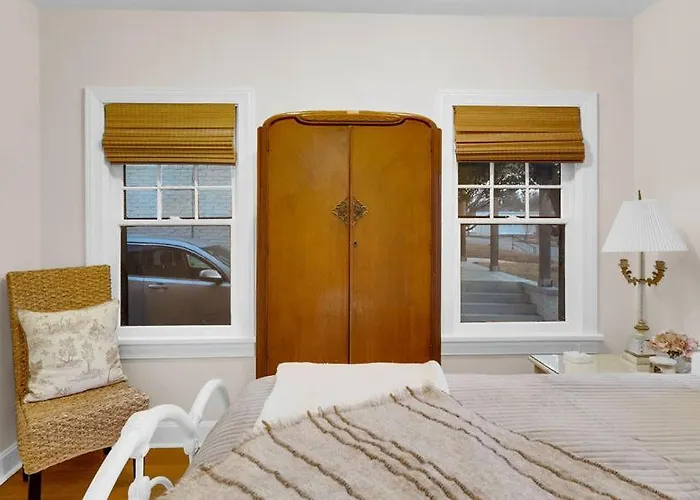 Holiday home In-ground Pool, Hot Tub, Fire Pit, Massage Room! Tulsa