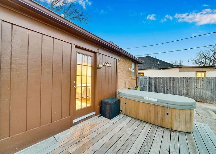 Holiday home In-ground Pool, Hot Tub, Fire Pit, Massage Room! *