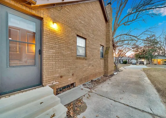 In-ground Pool, Hot Tub, Fire Pit, Massage Room!