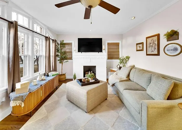 Holiday home In-ground Pool, Hot Tub, Fire Pit, Massage Room! *