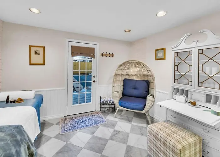 In-ground Pool, Hot Tub, Fire Pit, Massage Room! * Tulsa