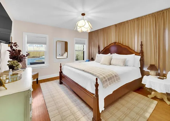 Holiday home In-ground Pool, Hot Tub, Fire Pit, Massage Room! Tulsa