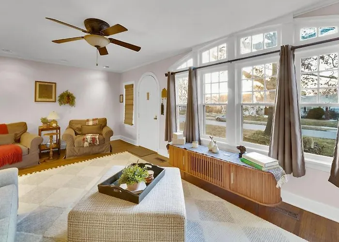 In-ground Pool, Hot Tub, Fire Pit, Massage Room! * Tulsa