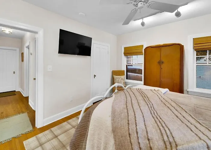 Holiday home In-ground Pool, Hot Tub, Fire Pit, Massage Room! Tulsa
