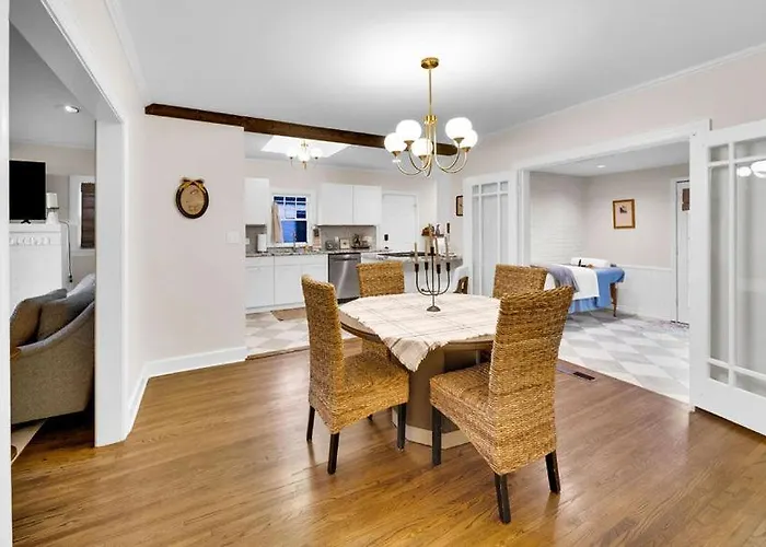 In-ground Pool, Hot Tub, Fire Pit, Massage Room! Tulsa