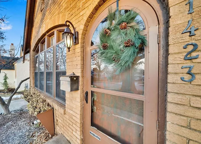 In-ground Pool, Hot Tub, Fire Pit, Massage Room! * Tulsa