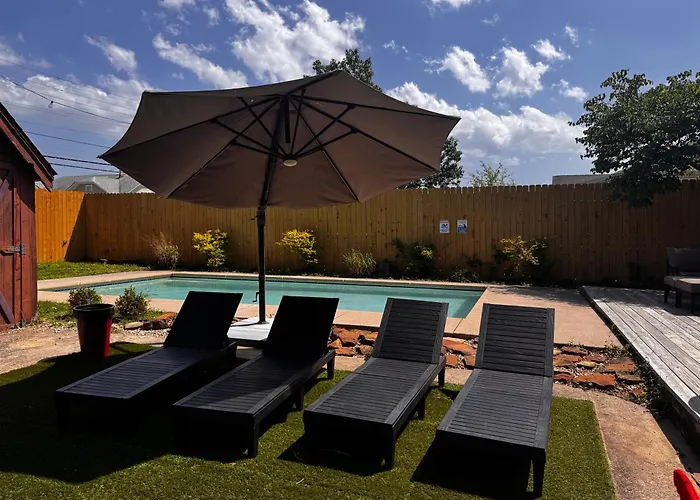 In-ground Pool, Hot Tub, Fire Pit, Massage Room! *