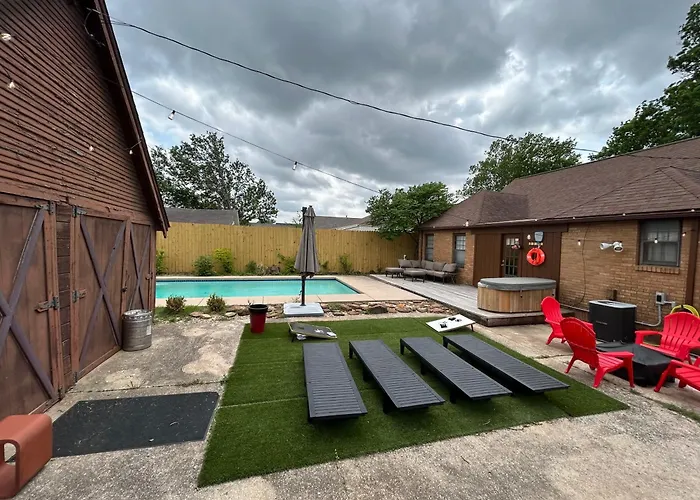 In-ground Pool, Hot Tub, Fire Pit, Massage Room! Holiday home *