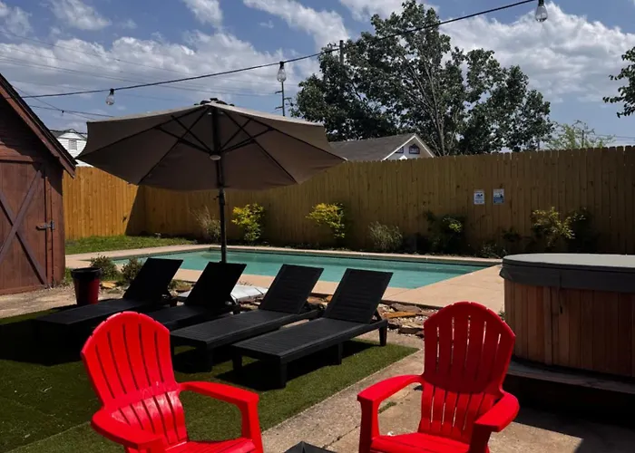 Holiday home In-ground Pool, Hot Tub, Fire Pit, Massage Room!