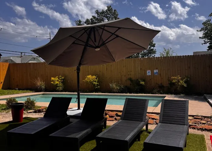 In-ground Pool, Hot Tub, Fire Pit, Massage Room! *
